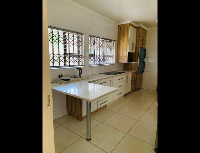4 BEDROOM HOUSE FOR SALE IN BENMORE GARDENS